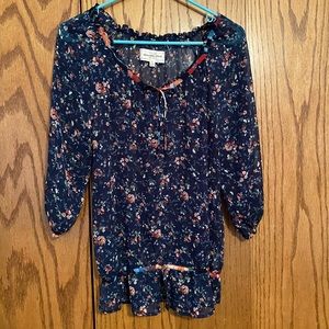 Abercrombie and Fitch Top. Size Small.